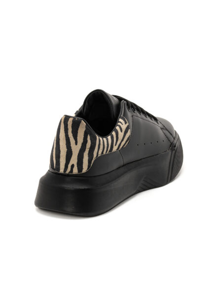 andrika dermatina total black dipata sneakers chunky animal print fenomilano